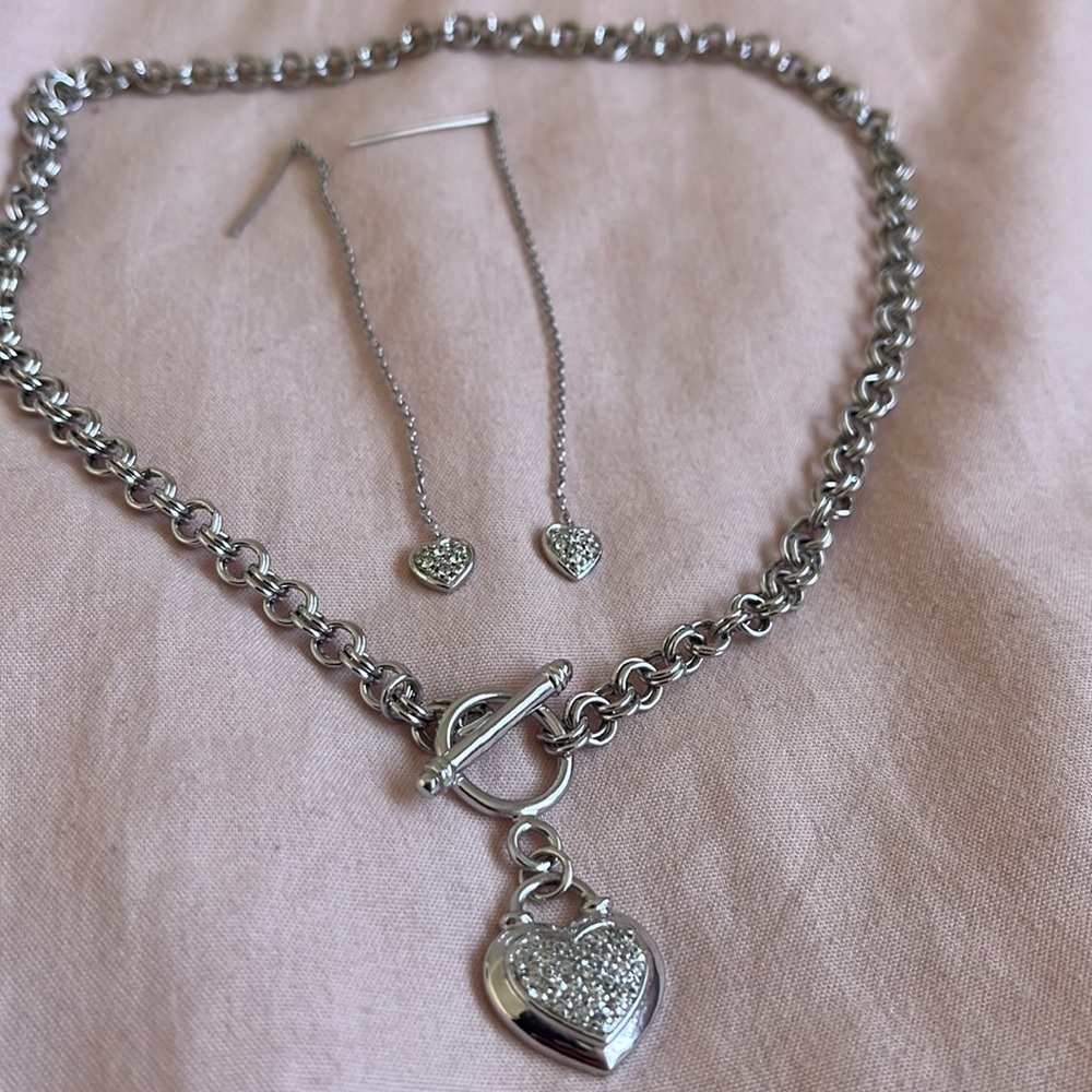 90s heart choker with matching earrings